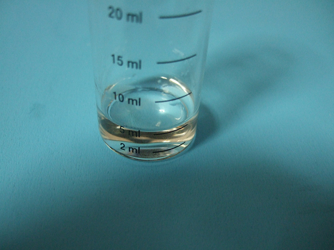 カルシウム濃度を測るため飼育水を5ml入れます。